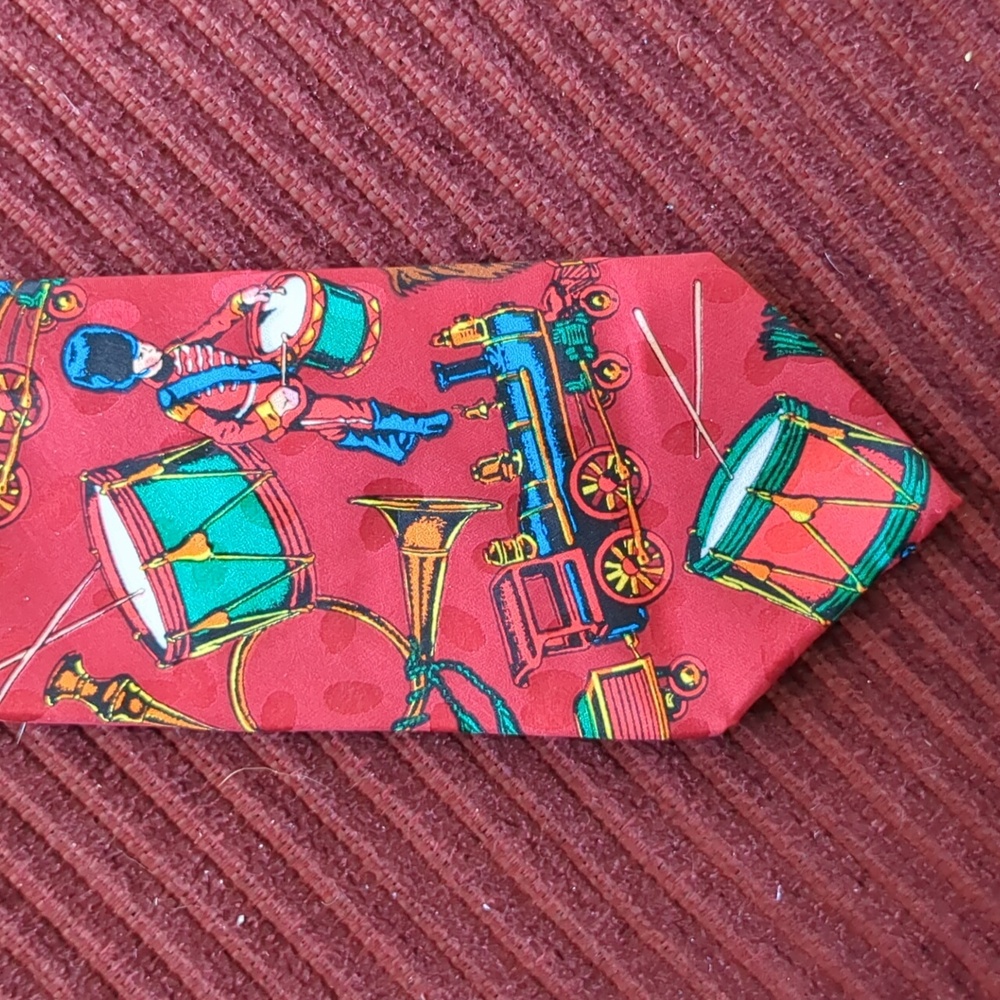 Classic Red Novelty Drum & Train Print Men's Tie